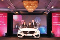 Lê Thu Thủy (bên trái) 31 tuổi, là nữ doanh nhân trẻ nhất trong bảng xếp hạng