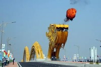 Cầu Rồng là một trong các dự án tại Việt Nam có sự tham gia của Louis Berger. Ảnh: Nguyễn Đông