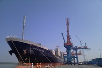 Ở nhiều nước có mô hình chính quyền cảng, vừa có chức năng quản lý nhà nước, vừa hoạt động sản xuất kinh doanh (ảnh: Cảng Đình Vũ)