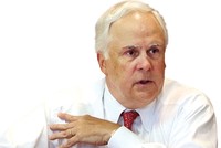 Ông Frederick W. Smith