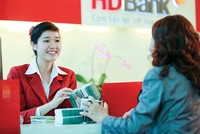 Các nhà băng đang tích cực tung ra nhiều gói 
tín dụng lãi suất ưu đãi cho người vay mua nhà - Ảnh: Lê Toàn