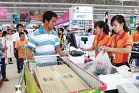 Tăng trưởng lĩnh vực dịch vụ những tháng đầu năm 2015 tương đối ổn định - Ảnh: Lê Toàn