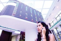 Nhiều nhà đầu tư tỏ ra khá tin tưởng vào cơ hội thị trường nửa cuối năm nay.
Ảnh: Lê Toàn