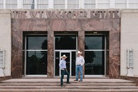 Mua một “quốc gia”, tại sao không!