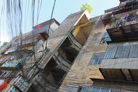 Cư dân tại chung cư cũ hiện gần như ở miễn phí - Ảnh: Hoài Nam