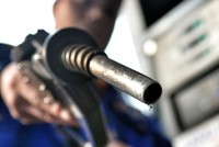 Quỹ bình ổn giá xăng dầu được coi là một công cụ được dùng để kiềm chế mức tăng giá xăng dầu trong nước khi giá quốc tế tăng cao đột biến sẽ ảnh hưởng tới đời sống, sinh hoạt của người dân. Ảnh minh hoạ. Nguồn: Internet