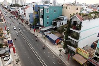 Nhiều căn nhà trong hẻm rộng tại TP. HCM có giá còn đắt hơn căn mặt đường - Ảnh: Lê Toàn