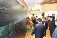 Các quan khách chứng kiến thời khắc cổ phiếu PHP chính thức giao dịch