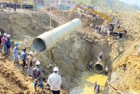 Tổng công ty Vinaconex phải báo cáo tiến độ xây dựng tuyến đường ống truyền dẫn số 2 trước ngày 30/8/2015,