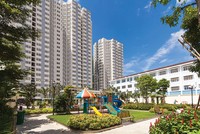 Công viên và hồ bơi rộng lớn 4.500 m2 cùng 50 tiện ích cao cấp khác đã và đang sẵn sàng phục vụ cư dân Him Lam Chợ Lớn