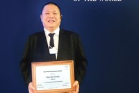 Ông Lê Phước Vũ, Chủ tịch HĐQT HSG tại Hội nghị thường niên New Champions lần 9 cùng chứng nhận HSG là thành viên Cộng đồng Doanh nghiệp tăng trưởng toàn cầu