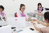 Sự niềm nở của nhân viên là một tiêu chí quan trọng để khách hàng lựa chọn ngân hàng