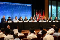 Các Bộ trưởng 12 nước tham gia đàm phán TPP tại cuộc họp báo sau vòng đàm phán tại đảo Maui, Hawaii (Mỹ) ngày 31/7