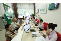 Với 93 triệu dân, Việt Nam có điều kiện thuận lợi phát triển tín dụng tiêu dùng - Ảnh: Đức Thanh