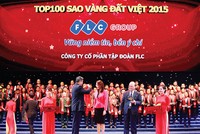 Tổng giám đốc FLC Hương Trần Kiều Dung đại diện Công ty nhận Giải thưởng Sao Vàng Đất Việt 2015