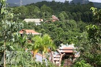 Dư luận đặt câu hỏi, vì sao các hộ dân này dám bỏ ra hàng trăm tỷ đồng để xây dựng một công trình mà không có cơ sở pháp lý nào để đảm bảo quyền sở hữu của họ