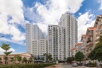 Khu căn hộ cao cấp Him Lam Riverside, (quận 7). Giai đoạn I, toàn bộ khách hàng đã dọn vào ở từ cuối năm 2013, giai đoạn II đang bàn giao 450 căn hộ cho khách hàng