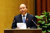 Phó thủ tướng Nguyễn Xuân Phúc thay mặt Chính phủ đã trình bày Báo cáo tổng hợp việc thực hiện các nghị quyết của Quốc hội