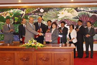 Trong nỗ lực cải tiến chất lượng dịch vụ, năm 2013, VSD và Standard Chartered ký Biên bản hợp tác dịch vụ đại lý chuyển nhượng cho quỹ mở