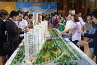 Nhiều người có tiền dư dả chọn mua căn hộ tại dự án bất động sản để cho thuê lại. Ảnh: Lê Toàn