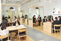 Tại thị trường Việt Nam, nhiều công ty bảo hiểm chủ động xây dựng đội ngũ bán hàng chuyên nghiệp cho mô hình bancassurance