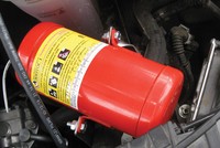 Bình cứu hỏa là sản phẩm mang lại sự an toàn cho chủ xe nhưng lại tiềm ẩn rủi ro trong điều kiện bất lợi