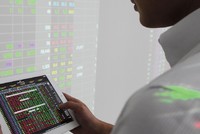 Chứng khoán Việt Nam đang chịu áp lực giảm giá chung với TTCK quốc tế