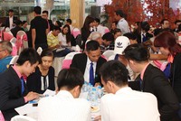 Khoảng 500 khách hàng đã tham gia lễ ra mắt nhà mẫu Western Dragon