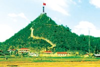 Cột cờ Lũng Cú - biểu tượng linh thiêng nơi mảnh đất địa đầu tổ quốc 