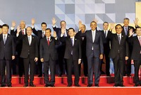 Tháng 11/2015, Chủ tịch nước Trương Tấn Sang đã tham dự Hội nghị Cấp cao Diễn đàn hợp tác kinh tế châu Á - Thái Bình Dương (APEC) lần thứ 23 tại Manila (Philippines) theo lời mời của Tổng thống Philippines Benigno Aquino III. Chủ tịch nước Trương Tấn Sang