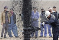 Theo Goldman Sachs, giá dầu sẽ còn giảm xuống mức 20 USD/thùng trước khi cân bằng trở lại