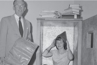 Thí nghiệm của bệnh nhân trong thiết bị tập trung năng lượng orgone của Wilhelm reich