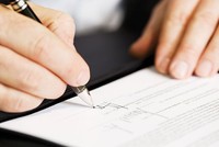 Nhiều trường hợp, người đại diện chỉ được phép giao kết hợp đồng sau khi được cấp có thẩm quyền của tổ chức đó phê duyệt
