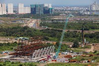 Nhiều dự án lớn tại TP. HCM đang được chủ đầu tư khẩn trương thi công để sớm đủ điều kiện bán hàng. ảnh: Tăng Triển