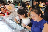 Người dân chen nhau mua vàng ngày Vía Thần tài