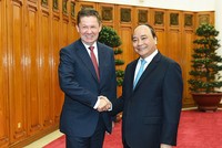 Thủ tướng Nguyễn Xuân Phúc tiếp Chủ tịch Tập đoàn Gazprom