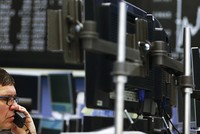  Chứng khoán châu Âu còn tiểm ẩn những rủi ro từ yếu tố chính trị