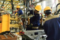 Doanh nghiệp đang cần sự hậu thuẫn của Chính phủ trong cơ chế, chính sách để cải thiện năng lực cạnh tranh.