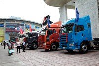 Vietnam AutoExpo những năm gần đây với sự góp mặt của nhiều mẫu xe tải, xe chuyên dụng đến từ Tổng Công ty Máy động lực và Máy nông nghiệp, Công ty FAW – Long Giang, Đông Phong, Tín Quang…