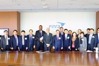 Đoàn công tác do Bộ trưởng Bộ Tài chính Đinh Tiến Dũng dẫn đầu trong một cuộc làm việc tại Finra – Tổ chức giữ gìn sự liêm chính trên thị trường tài chính Mỹ