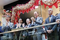 Quỹ VEIL, quỹ đầu tư do DCG quản lý, đã niêm yết trên Sàn GDCK Luân Đôn (LSE) ngày 5/7/2016, với khát vọng sẽ trở thành một kênh huy động vốn nổi bật đối với các nguồn vốn đầu tư nước ngoài quan tâm tới TTCK Việt Nam