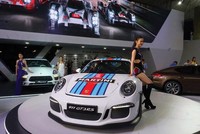 Không nhiều doanh nghiệp có thể kinh doanh xe theo đường chính ngạch. Ảnh: Đức Thanh