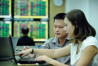 Nhà đầu tư nhiều khi không đủ các công cụ để tự bảo vệ mình, để tránh những cái bẫy thông tin trên TTCK