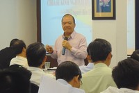 Ông Hoàng Minh Châu trong một buổi nói chuyện với các doanh nhân về quản trị doanh nghiệp