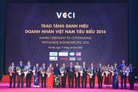 Tại lễ phát động phong trào thi đua “Doanh nghiệp Việt Nam hội nhập-phát triển” và trao cúp Thánh Gióng cho các doanh nhân tiêu biểu tối 11/10, Thủ tướng Chính phủ Nguyễn Xuân Phúc đã yêu cầu các bộ, ngành, địa phương thực hiện “3 đồng hành, 5 hỗ trợ” đối