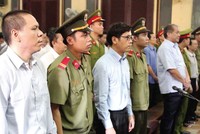 Bị cáo Phạm Công Danh và các đồng phạm trong vụ đại án Ngân hàng Xây dựng tại tòa.