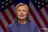 Bà Clinton phát biểu tại một sự kiện của Quỹ Bảo vệ Trẻ em (CDF) ở thủ đô Washington, Mỹ, tối 16/11. Ảnh: ABC News