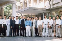 Lớp cán bộ trẻ của Ủy ban Chứng khoán Nhà nước được cử vào TP.HCM để tăng cường đội ngũ cán bộ khung, chuẩn bị điều kiện khai trương Trung tâm Giao dịch chứng khoán