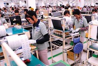 Năm 2016, khu vực FDI vừa bù đắp được nhập siêu của doanh nghiệp trong nước, vừa tạo ra xuất siêu gần 3 tỷ USD, đóng góp 20% GDP. Ảnh: Hà Thanh 