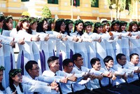 Niềm tin vào tương lai sẽ gắn kết những nghĩa vụ, hành động của từng người trong toàn xã hội, tạo nên một khối thống nhất.